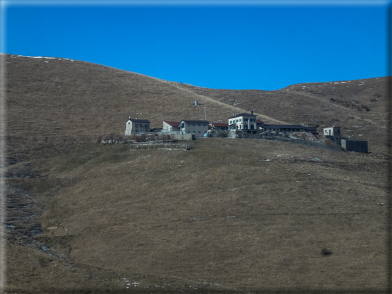 foto Salita dal Monte Tomba a Cima Grappa